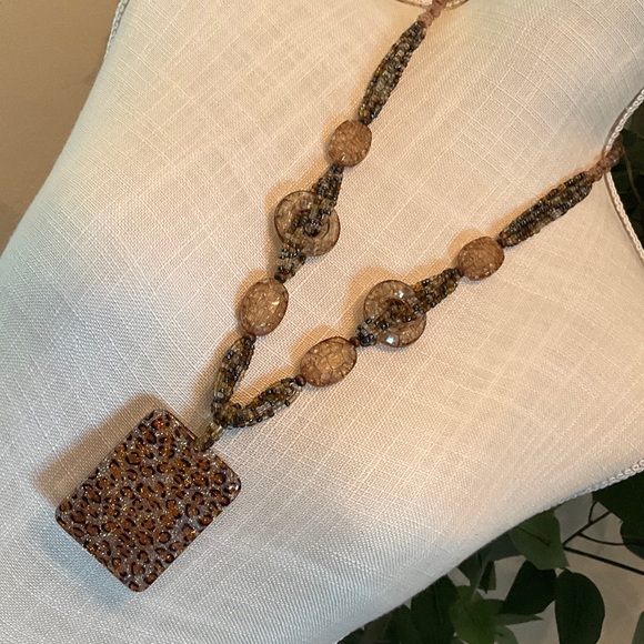Glittery Beaded Necklace with Leopard Print Pendant - Picture 6 of 6